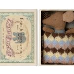 Maileg Sleepy wakey baby mouse in matchbox – Blue