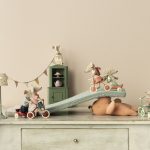 Maileg Corner cabinet, Mouse – Dark green