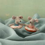 Maileg Beach mouse with float, Little sister – Flower