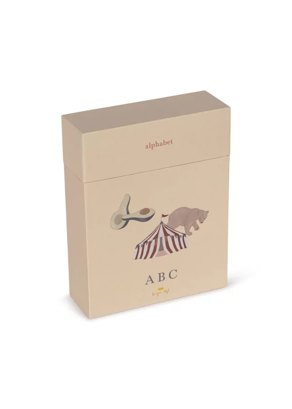 Double-sided cardboard flash cards with the English alphabet – letter and picture (A–avocado). FSC™-certified materials. Packed in a box