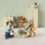 Maileg, Little Sister Mouse With Bag - Gallery Image