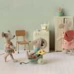 Maileg, Little Sister Mouse With Bag - Gallery Image